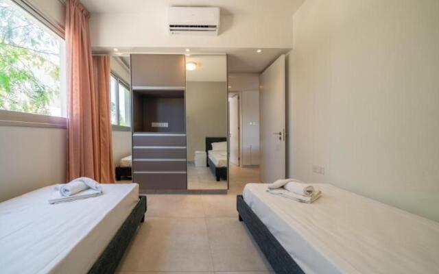 Mythicals Ground floor with garden 2 bed apartment