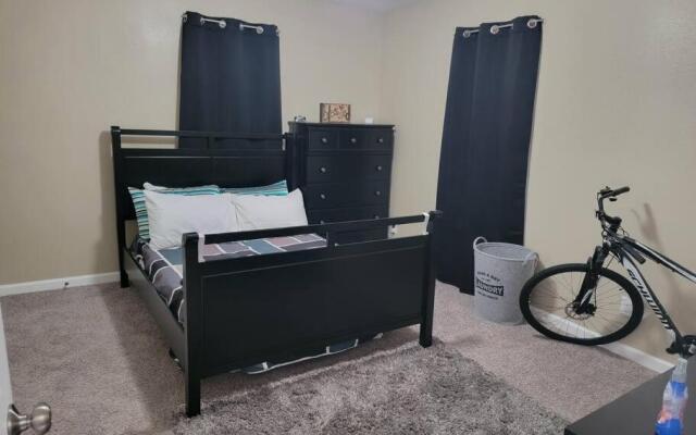 City Cottage 2BR/1BA Near Downtown