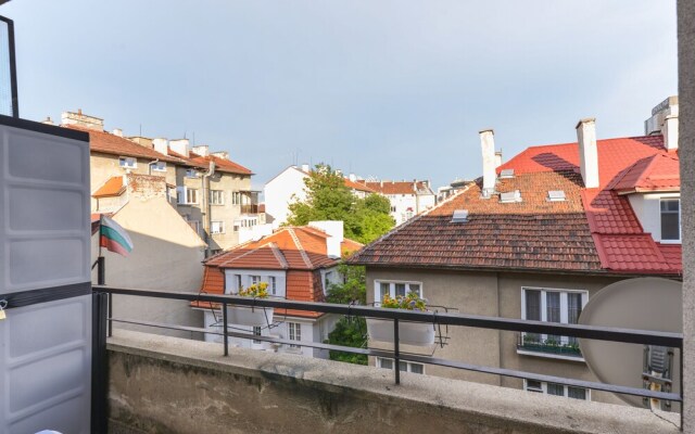 FM Deluxe 2-BDR Apartment - Our Home Is Your Home