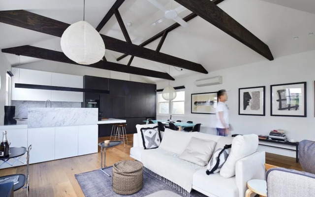 Stunning 2 Bedroom Home in Albert Park