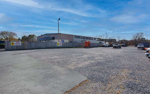 Super 8 by Wyndham Johnson City