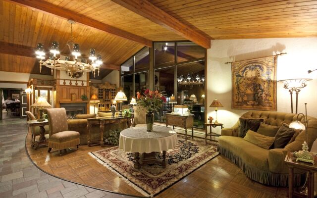 Crescent Lodge and Country Inn - Adults Only