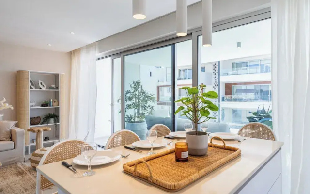Aelia Chic 2-BR Apt & Balcony in Larnaca