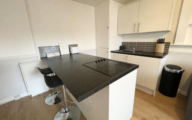 Pool Hill Terrace - Two Bedroom Apartment