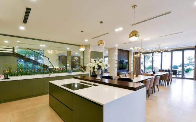 Deluxe villa along the beach