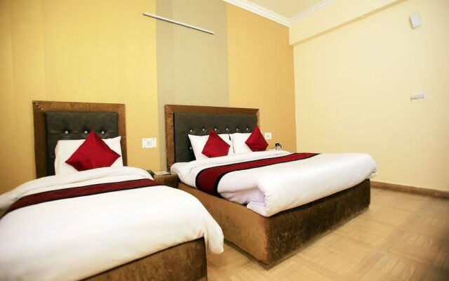 OYO 13326 Gupta Palace