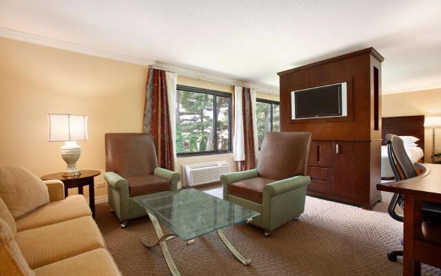 DoubleTree by Hilton Boston/Bedford Glen
