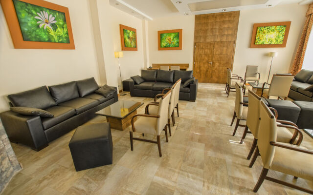 Huinid Pioneros Hotel