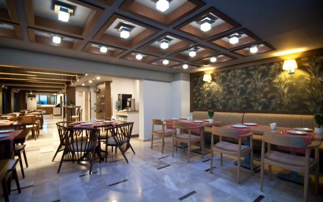 Royce Hotel