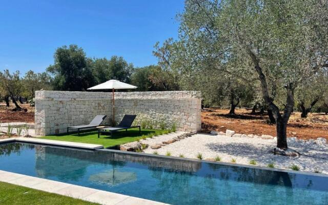 OSTUNI MIRROR trullo and mirror house