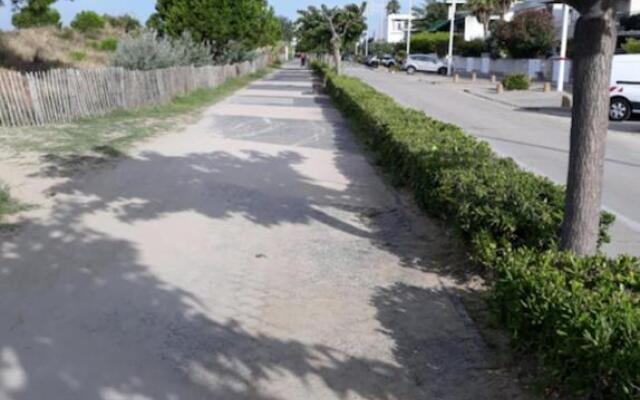 Nice 50 M2 With Veranda Near The Beach