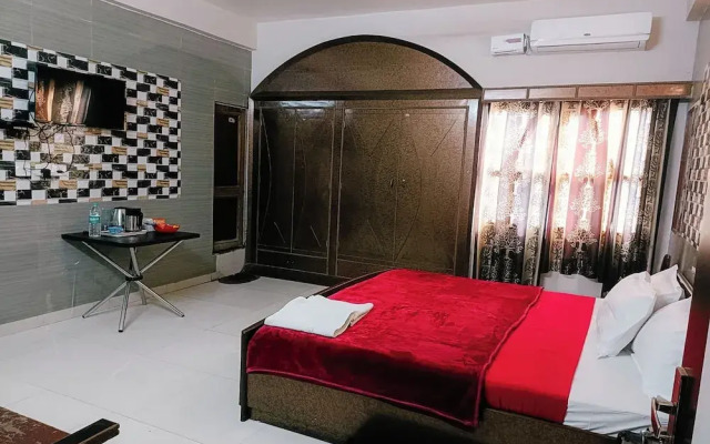 Hotel Purohit Sindhi Camp