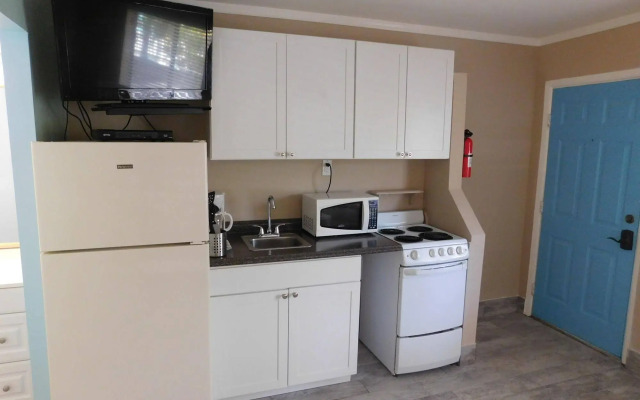 Nokomis Inn and Suites