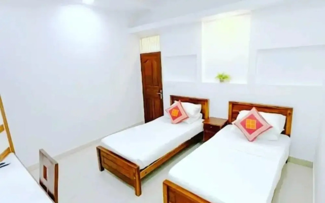 Everest Lodge
