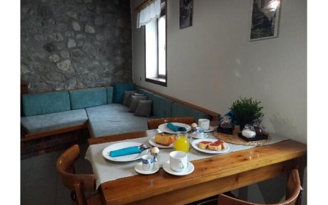 Potamolithos Suites