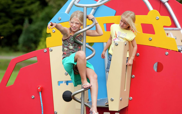 Stately, luxury villa with two bathrooms, 2km from Appelscha