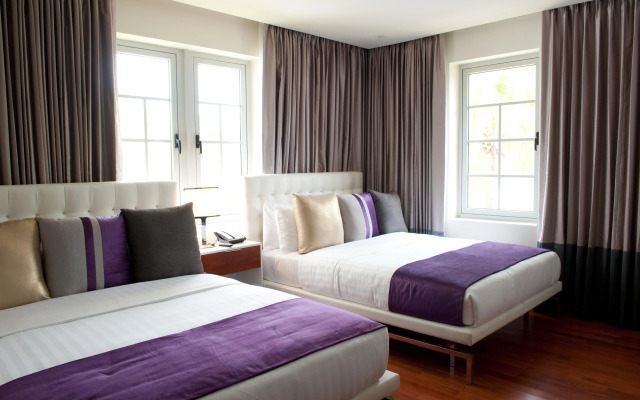Leslie Hotel Ocean Drive