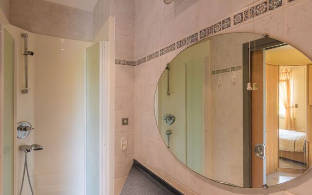 Cosy Holiday Home in Aquitaine With Swimming Pool