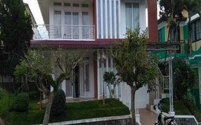 Villa Kota Bunga Violet