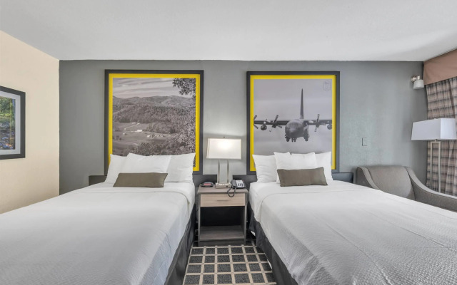 Super 8 by Wyndham Morganton