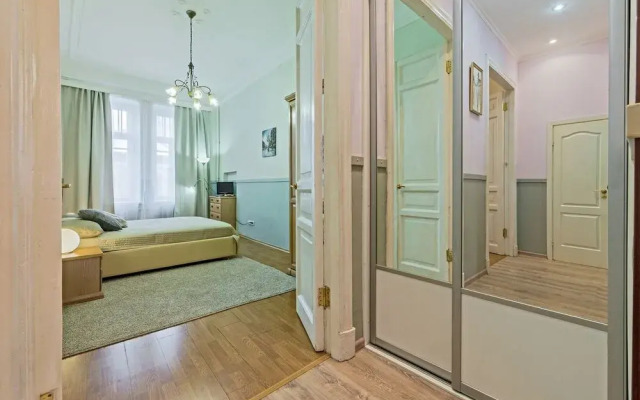 SPB2DAY on street Vosstaniya bld. 3/5