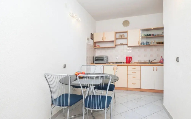 Apartment and Rooms Radojka