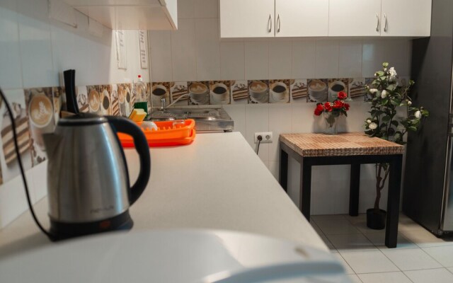 Go Bcn Hostal Ideal Badal - Hostel