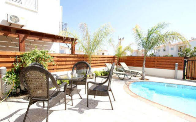 3 Br Villa Dione - Chg 8887
