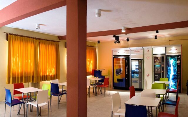 Albergue Inturjoven Víznar - Hostel