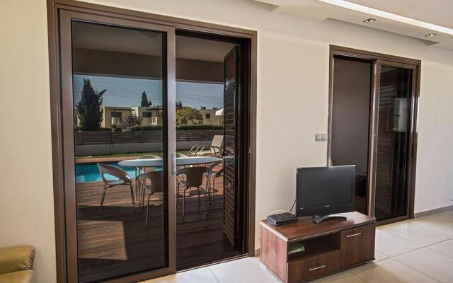 Villa Petreris Dyo - Lovely 3 Bedroom Ayia Napa Villa with Pool - Short walk to Nissi Avenue