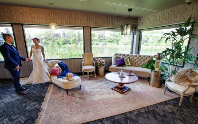 Holiday Inn Milwaukee Riverfront by IHG