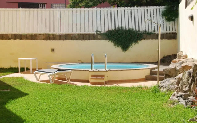 Deluxe Apartment. 50 meters Beach