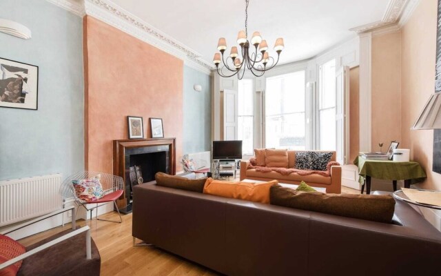 Inviting 1BD Hideaway Kensington Olympia!
