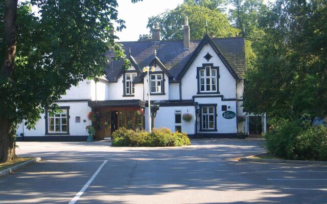 Cross Lanes Hotel