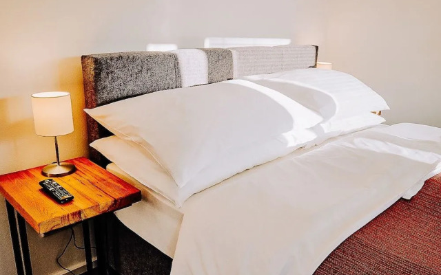 URBAN ISLAND - Riverside Apartments