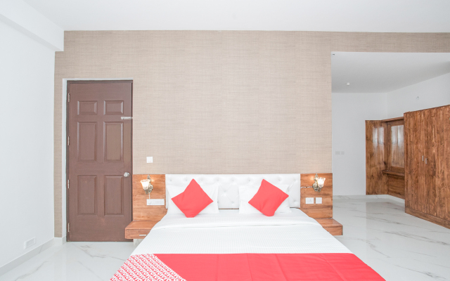 Pinewood Premium Suites by OYOY Rooms