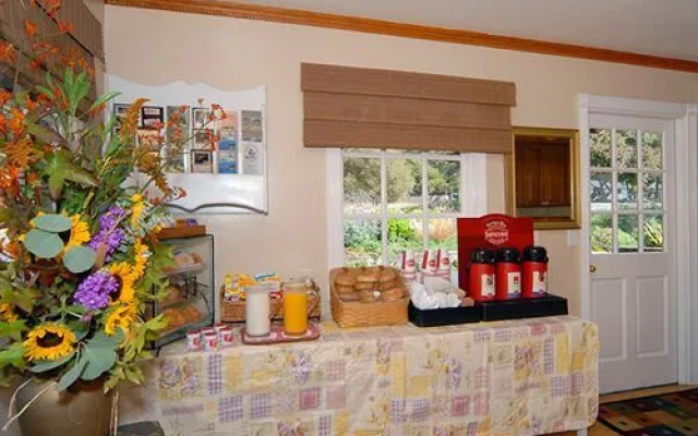 Deer Haven Inn & Suites