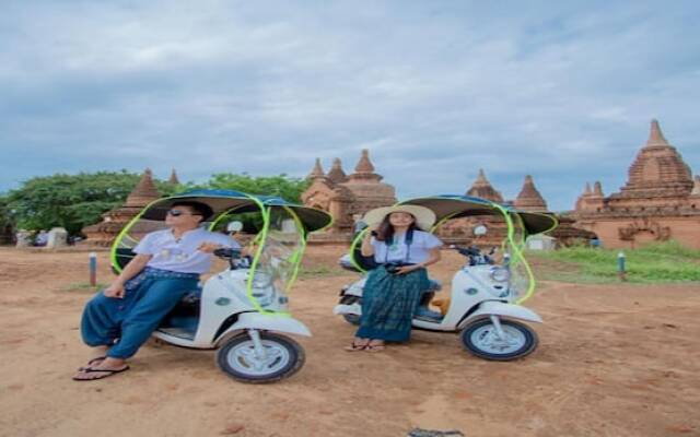 Lustre Bagan Resort