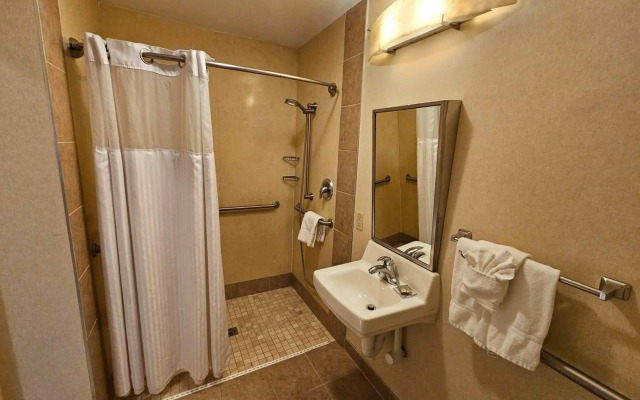 Radisson Hotel Freehold