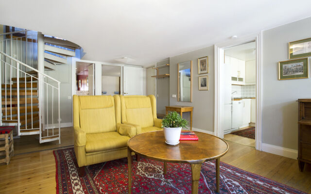 Lady Hamilton Apartments