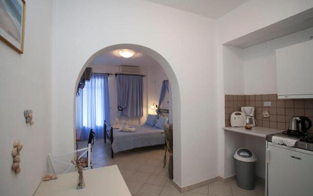 Dafnis Studios & Apartments