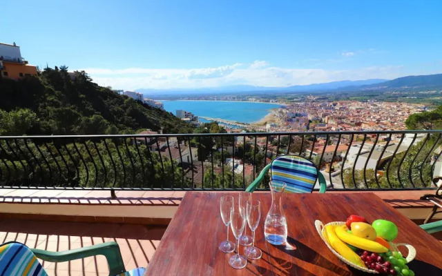 Apartment in Roses Near Beach