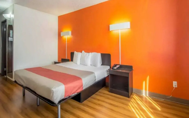 Motel 6 Dallas, TX - North - Richardson