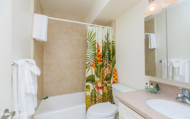 Ilikai Marina 1783 Condo - One Bedroom, Full Kitchen & Free Wifi by RedAwning