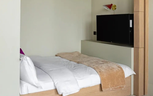 Deluxe Studio With Balcony Full Burj Khalifa View