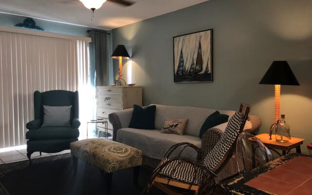 Las Palmas 121 Condo