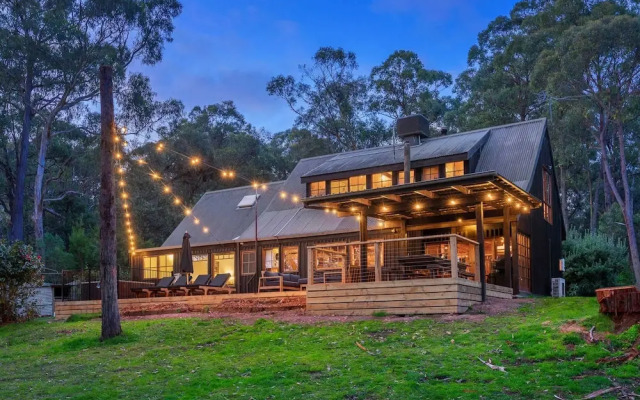Onyx Retreat Healesville Luxury Lodge x Hot Tub