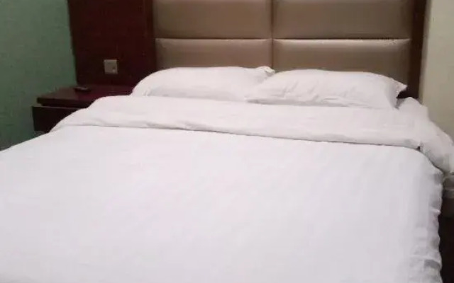 Urumqi West Road Hotel