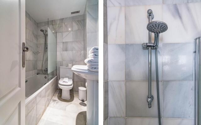 PR20 - Beach front flat Puerto Banus