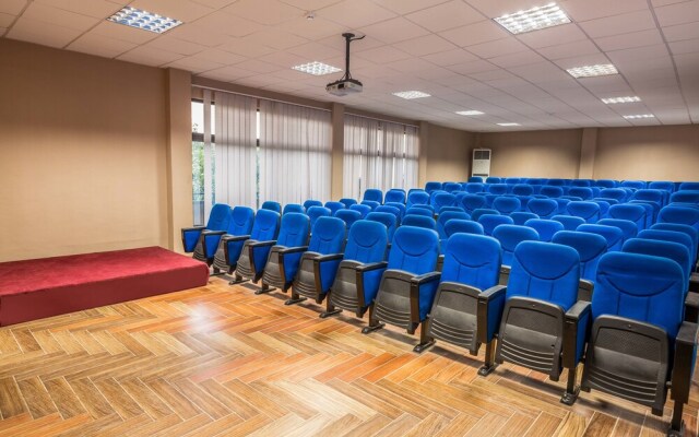 City Escape Hotel, Prampram